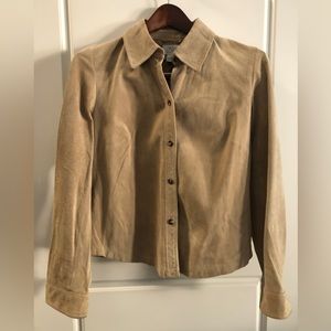 Leather shirt, suede-look jacket. Stylish yet practical!